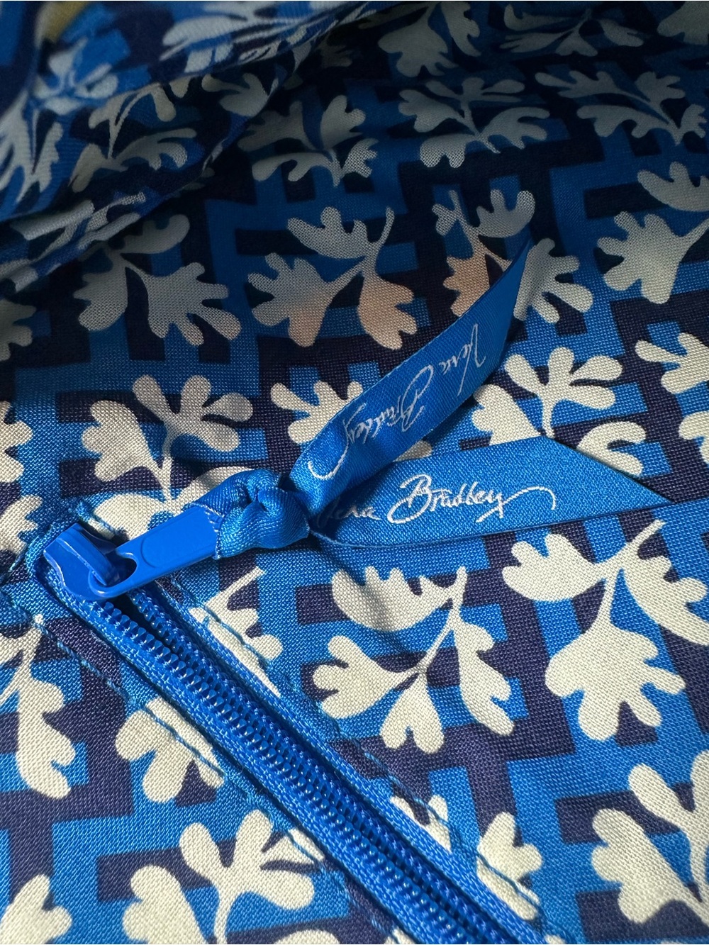 Vera Bradley crossbody bag in Blue Lagoon quilted pattern - Picture 12 of 16
